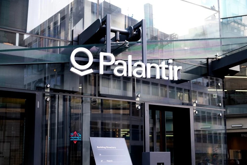 Palantir逆势飙升40%，能否撑起高估值的未来？
